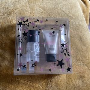 MAC cosmetic setting spray and primer set